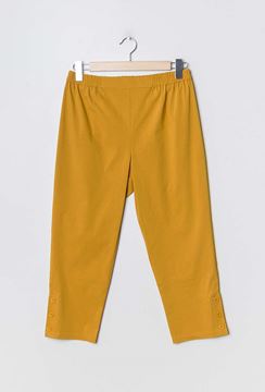Immagine di PLUS SIZE MUSTARD CAPRI WITH  BUTTONS